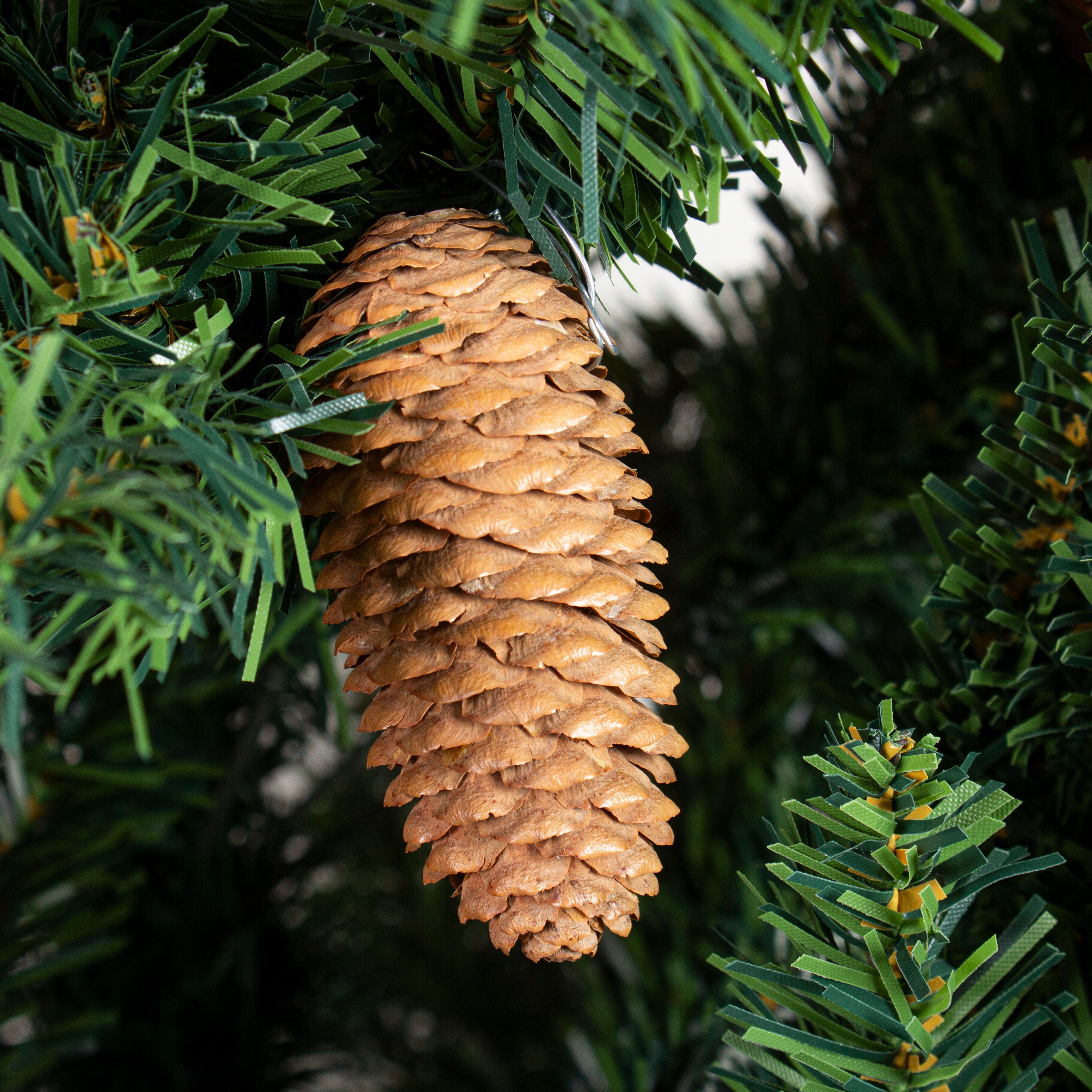 Christmas Premium Tree with Metal Stand Pine Cones & Red Berries 5 Ft (150cm) 1pc Box